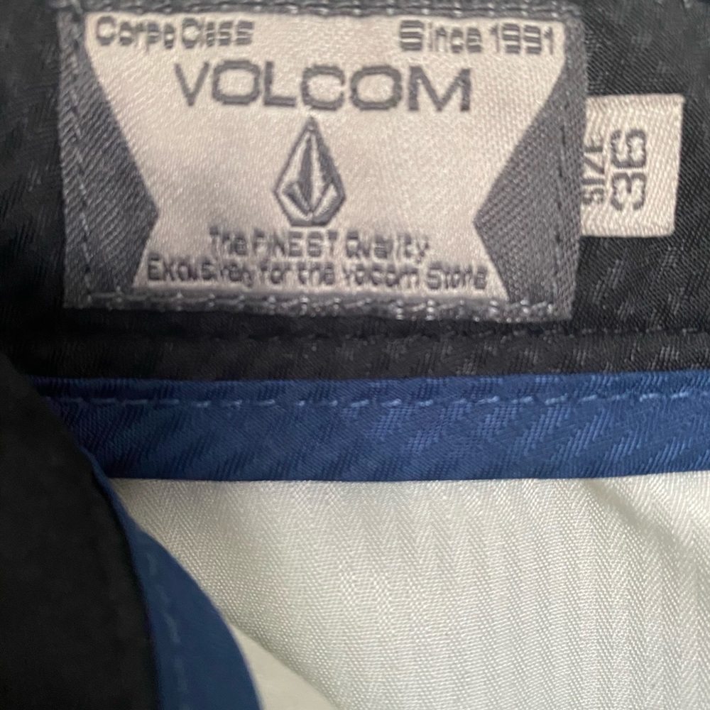 Volcom Work Shorts - Picture 3 of 3